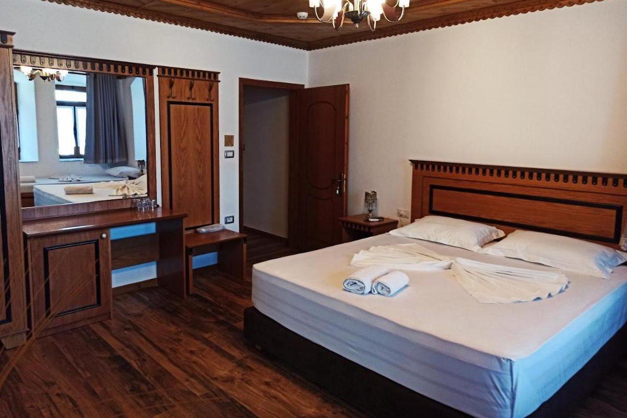 Hotel Praga Gjirokastër 外观 照片