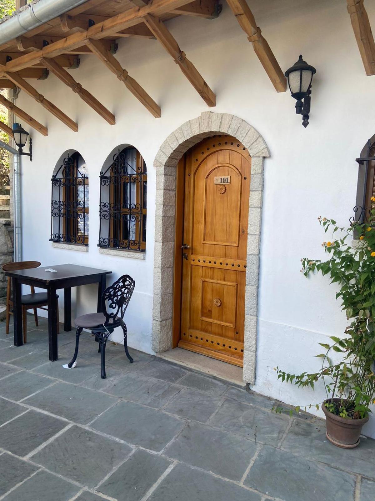 Boutique Hotel Praga Gjirokastër 外观 照片